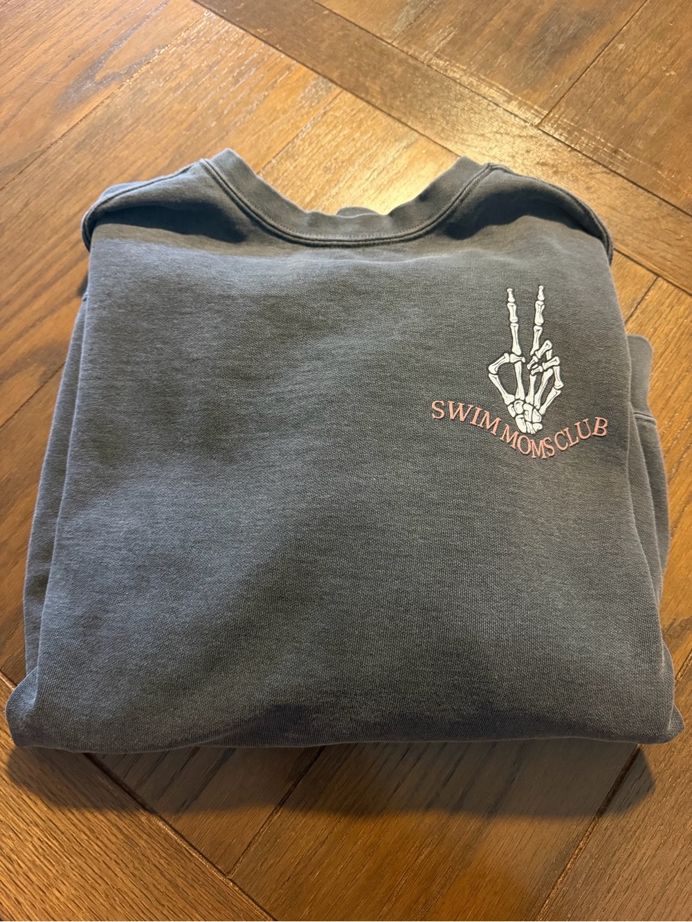 Comfort Colors Gray Crewneck Sweatshirt with 'SWIM MOMS CLUB' Graphic